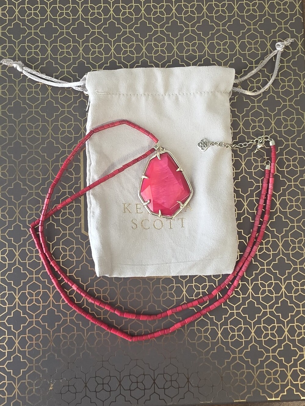 Kendra Scott Beatrix Necklace In Red MOP